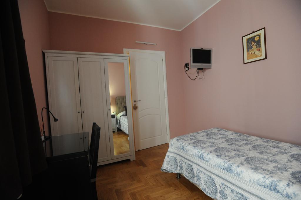 B&B Aurora Domus D'A-Mare Pesaro Phòng bức ảnh