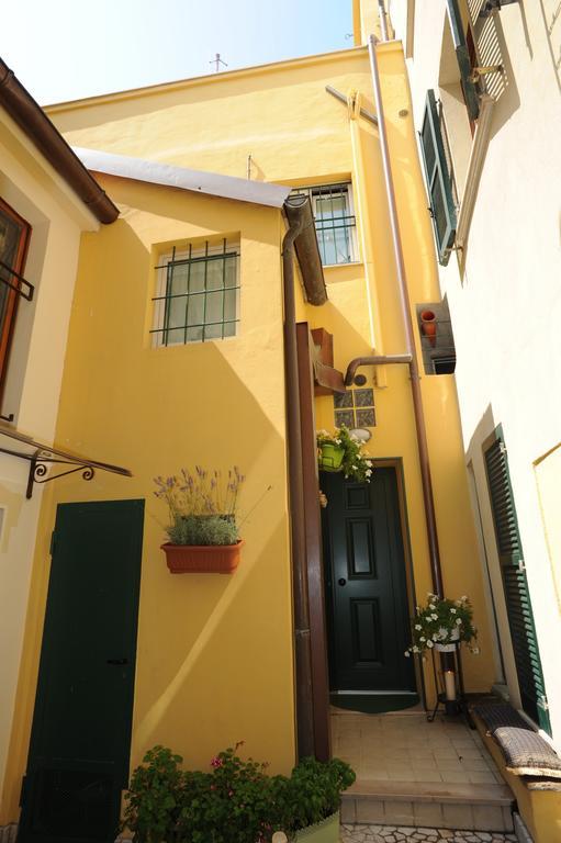B&B Aurora Domus D'A-Mare Pesaro Ngoại thất bức ảnh