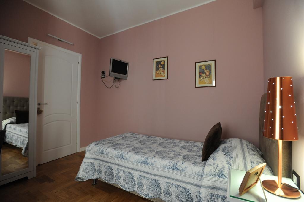 B&B Aurora Domus D'A-Mare Pesaro Phòng bức ảnh