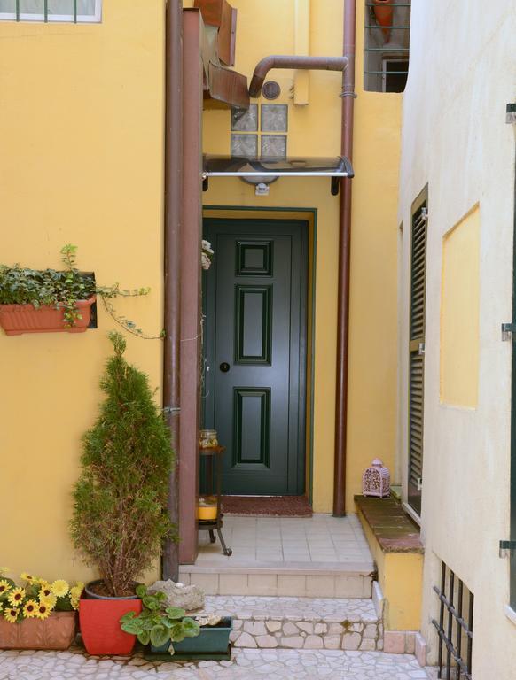 B&B Aurora Domus D'A-Mare Pesaro Ngoại thất bức ảnh