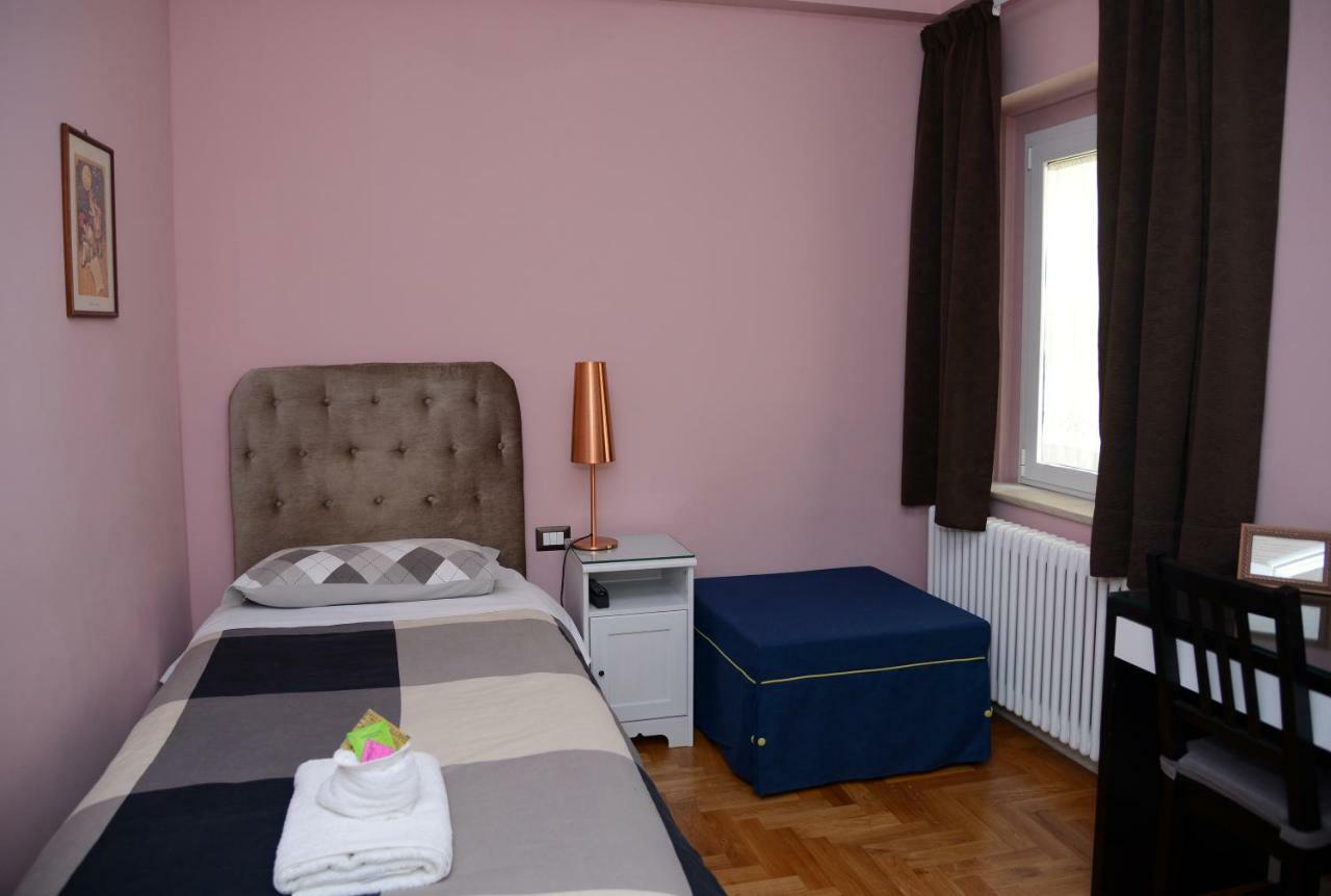 B&B Aurora Domus D'A-Mare Pesaro Ngoại thất bức ảnh